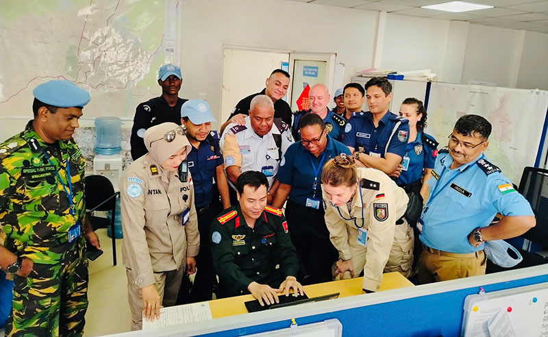 Chuyện về những thầy giáo đội mũ nồi xanh -0