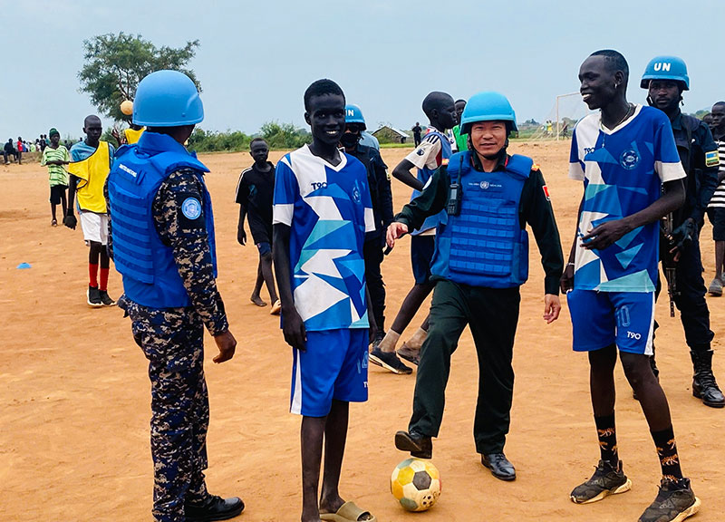 Chuyện về những thầy giáo đội mũ nồi xanh -0