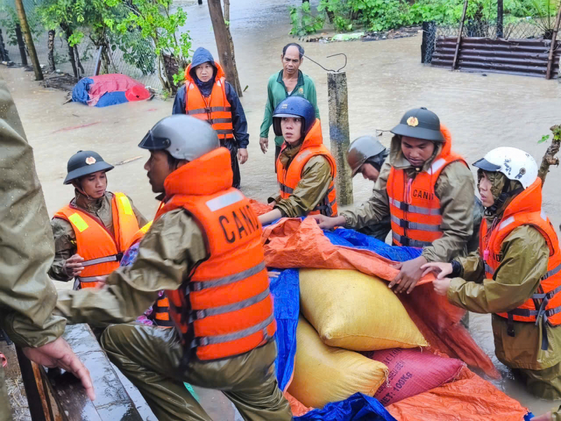 Công an Gia Lai trắng đêm cùng người dân -0