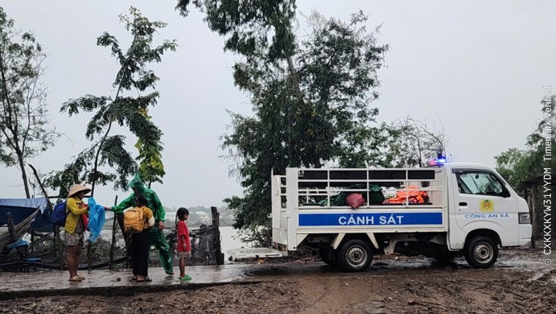 Công an Gia Lai trắng đêm cùng người dân -1