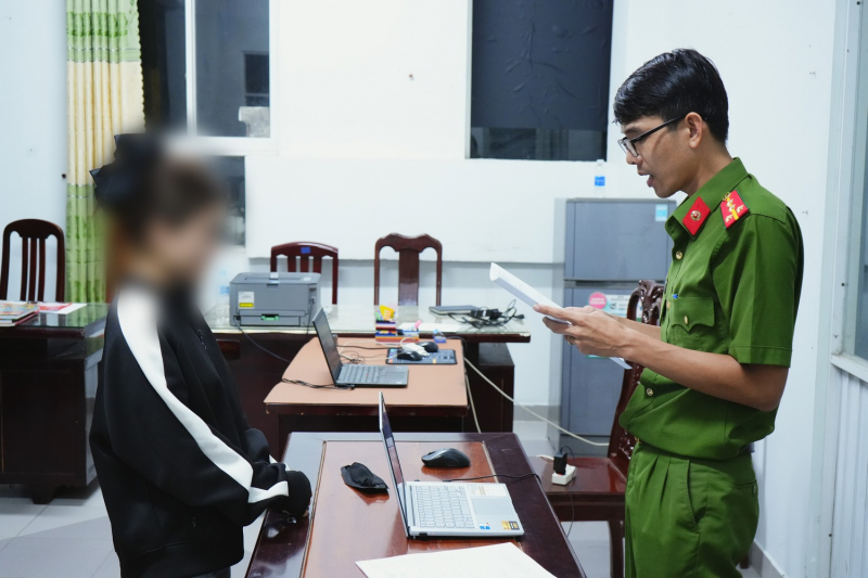 Dàn cảnh cướp điện thoại để xóa hình ảnh nhạy cảm của người tình -0