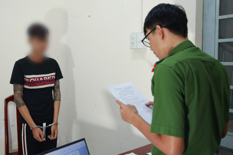 Dàn cảnh cướp điện thoại để xóa hình ảnh nhạy cảm của người tình -0