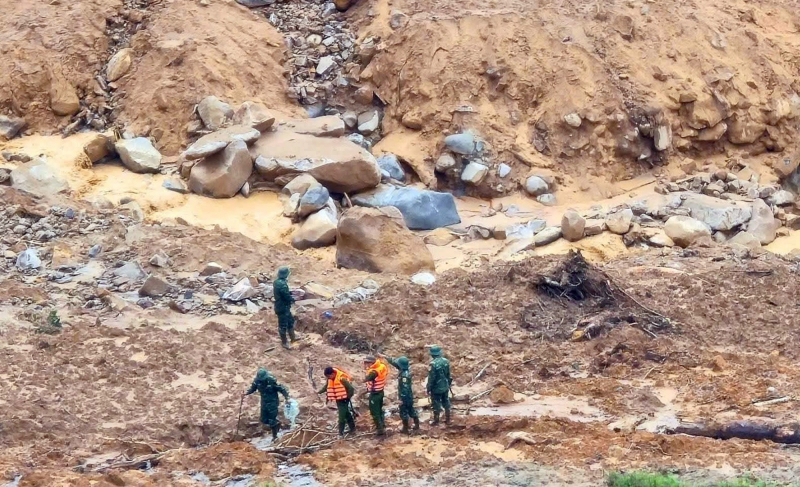 دانانگ: انفجار کوه، توقف موقت جستجو برای ۳ مفقود، تخلیه دهها نفر -۰