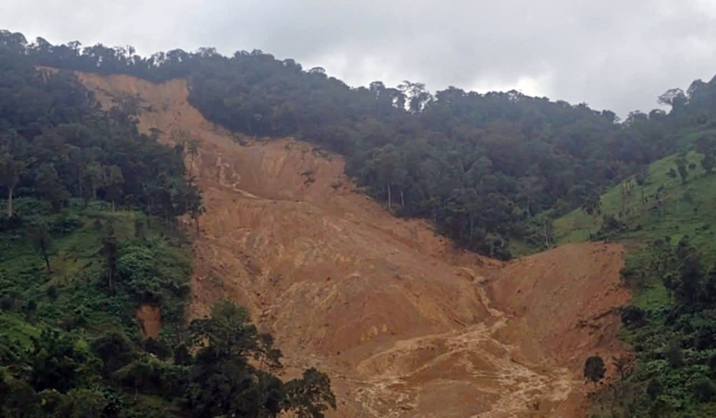 دانانگ: انفجار کوه، توقف موقت جستجو برای ۳ مفقود، تخلیه دهها نفر -۰