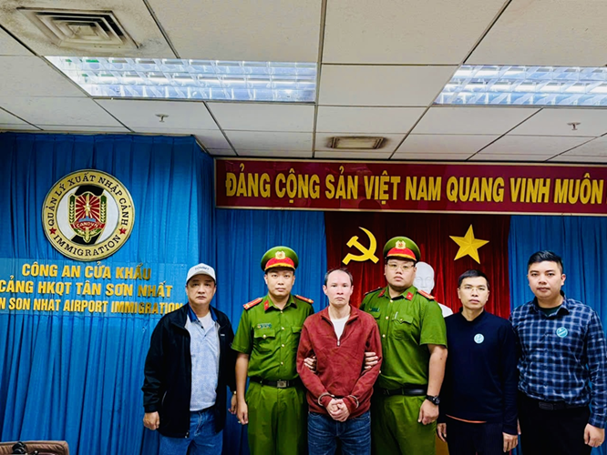 Bộ Công an tiếp nhận phạm nhân phạm tội vận chuyển trái phép chất ma túy từ Nhật Bản về Việt Nam tiếp tục chấp hành hình phạt tù -0