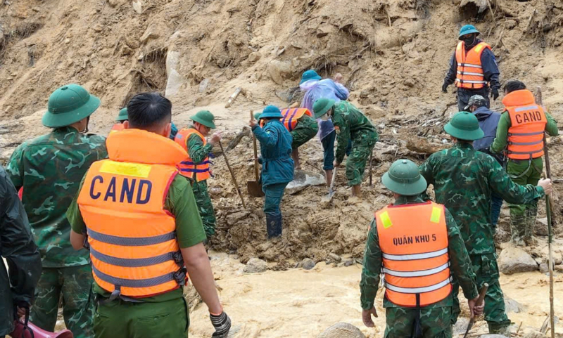 اولین قربانی رانش زمین که منجر به مفقود شدن ۳ نفر در مرز دانانگ شد، پیدا شد -۰