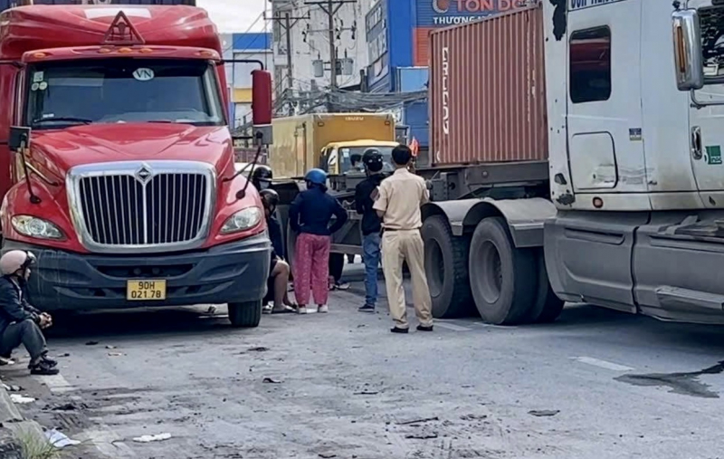 Va chạm xe đầu kéo, nữ sinh lớp 9 tử vong thương tâm -0