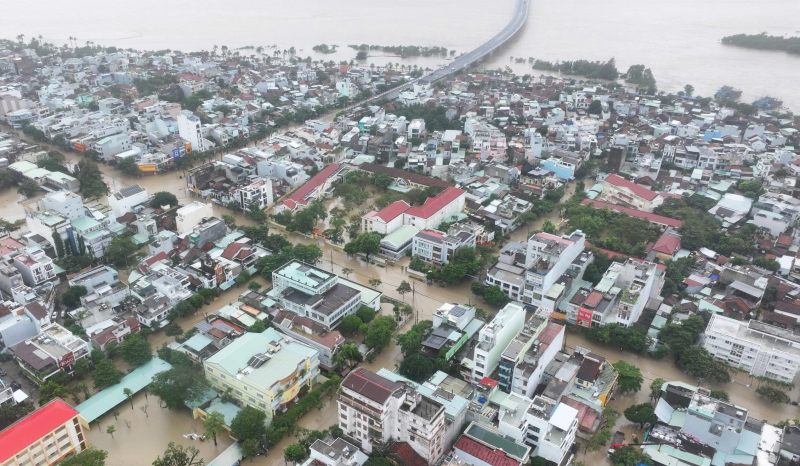 រោងចក្រ​វារីអគ្គិសនី​បញ្ចេញ​ទឹក​ជំនន់ ផ្ទះ​រាប់​ពាន់​ខ្នង​លិច​ក្នុង​ទឹក -0