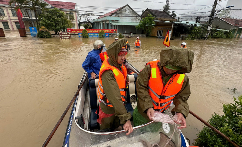 CSGT Đắk Lắk lập 17 điểm chốt chặn trên các tuyến giao thông ở phía Đông để phòng tránh hiểm họa lũ lụt -0