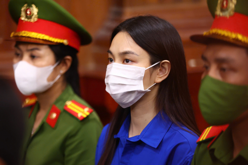 Hoa hậu Thùy Linh, Hằng Du Mục, Quang Linh Vlog cùng bị tuyên phạt -0