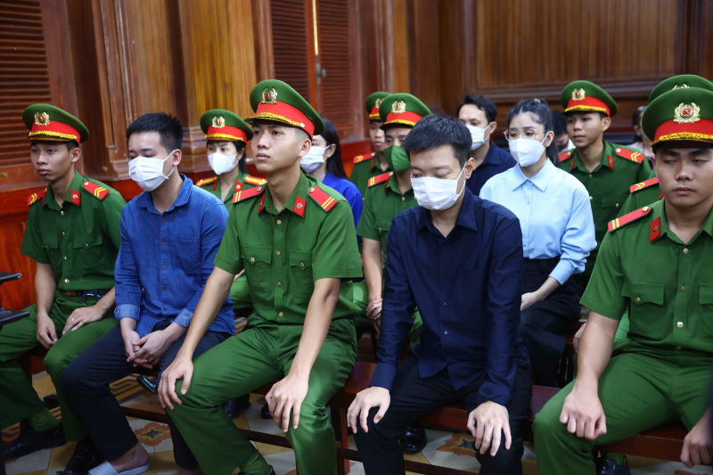 Hoa hậu Thùy Linh, Hằng Du Mục, Quang Linh Vlog cùng bị tuyên phạt -0