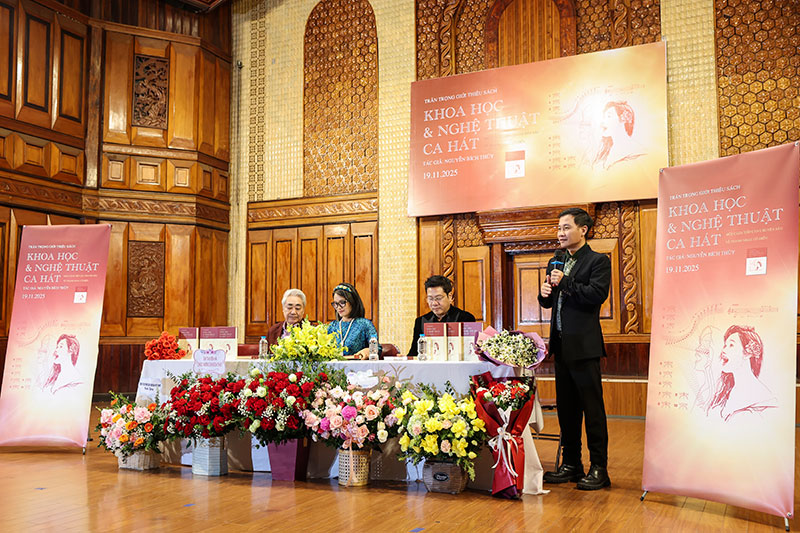 Operakonstnären Bich Thuy lanserar bok för att hylla lärare -0