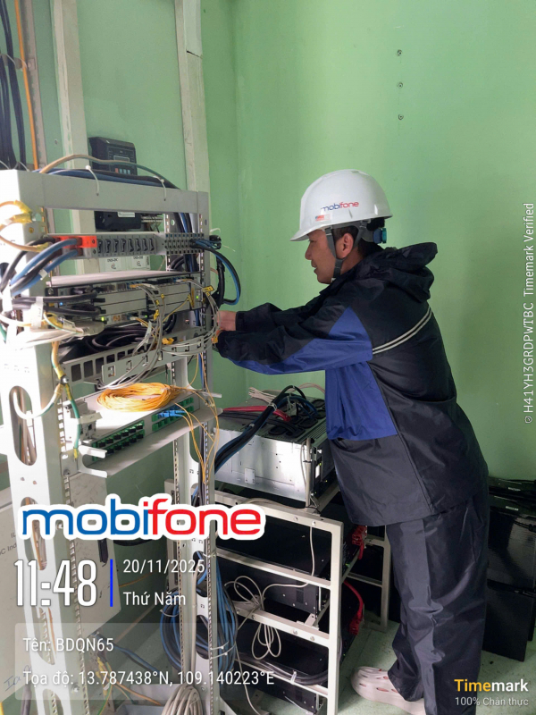 •	Chung tay cùng miền Trung vượt lũ: MobiFone tăng cường ứng cứu thông tin và hỗ trợ 30.000đ cho khách hàng -0