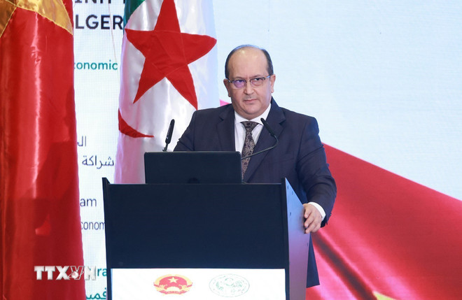 Thủ tướng Phạm Minh Chính và Thủ tướng Algeria cùng dự Diễn đàn kinh tế -0