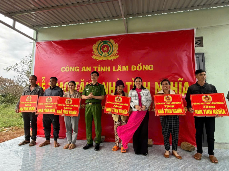 Hiệp hội Thể thao Công an nhân dân hỗ trợ xây dựng 14 nhà tạm, nhà dột nát tại Lâm Đồng -0