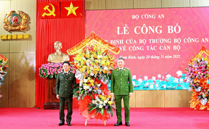 Bộ Công an tổ chức công bố các Quyết định về công tác cán bộ  tại Công an tỉnh Ninh Bình -0