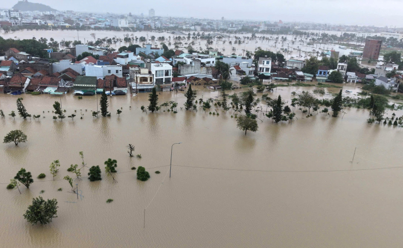 Mưa ngập lịch sử ở Đắk Lắk, ít nhất 11 người chết và 4 người mất tích -0