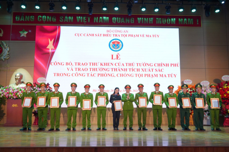 Khen thưởng chuyên án thu giữ 777kg ma túy tổng hợp -0