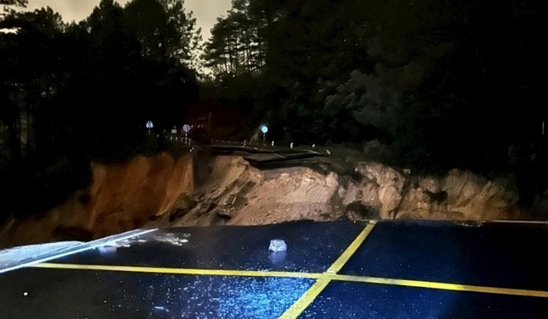 ការរអិលបាក់ដីកាត់ Mimosa Pass ពាក់កណ្តាលនៅ Da Lat មនុស្សត្រូវបានជួយសង្គ្រោះពេញមួយយប់ -0