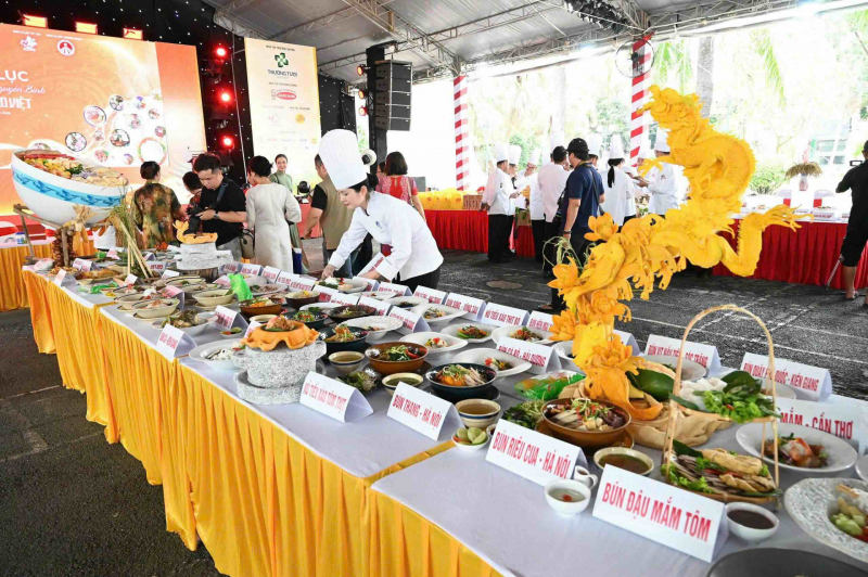 កំណត់​ត្រា​បាយ​ឆ្ងាញ់​ចំនួន​១០០​មុខ​នៅ​ទីក្រុង​ហូជីមិញ -០