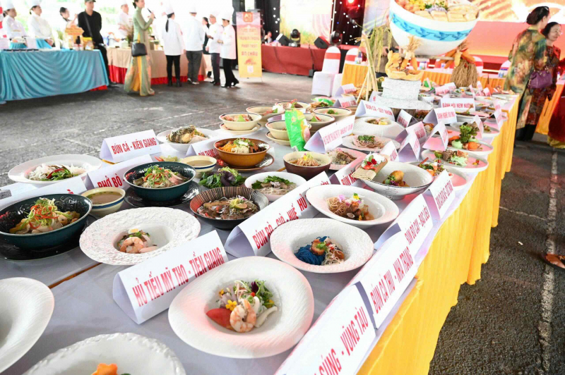 កំណត់​ត្រា​បាយ​ឆ្ងាញ់​ចំនួន​១០០​មុខ​នៅ​ទីក្រុង​ហូជីមិញ -០