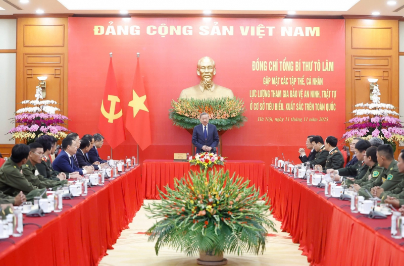 General Secretary To Lam meets with outstanding members of Grassroots Security and Order Support Force -0