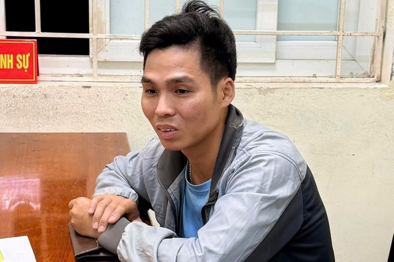 Tài xế lái xe tải lao thẳng vào CSGT ở Hà Nội để bỏ trốn -0