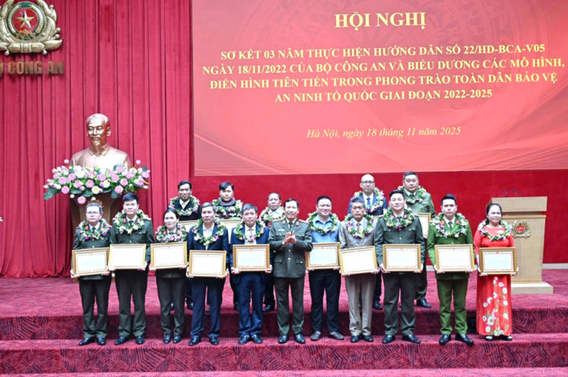 Trưởng Công an xã duy nhất ở Hà Tĩnh được Bộ Công an vinh danh -0