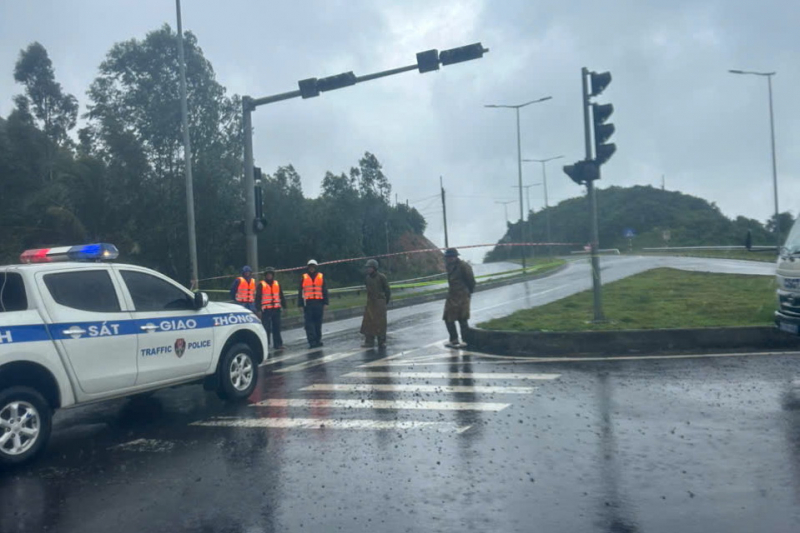 Mengatasi tanah runtuh di Co Ma Pass dan Ca Pass di Khanh Hoa -0