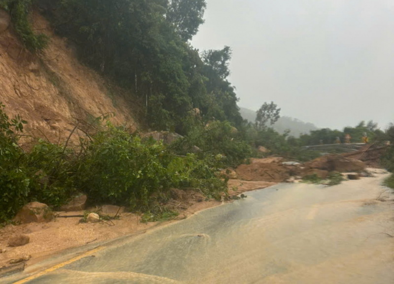 Mengatasi tanah runtuh di Co Ma Pass dan Ca Pass di Khanh Hoa -0