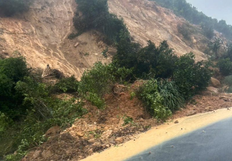 Mengatasi tanah runtuh di Co Ma Pass dan Ca Pass di Khanh Hoa -1