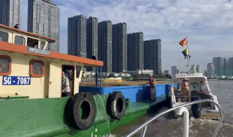 CSGT đồng loạt kiểm tra xử lý hành vi vi phạm của các phương tiện thủy nội địa -0