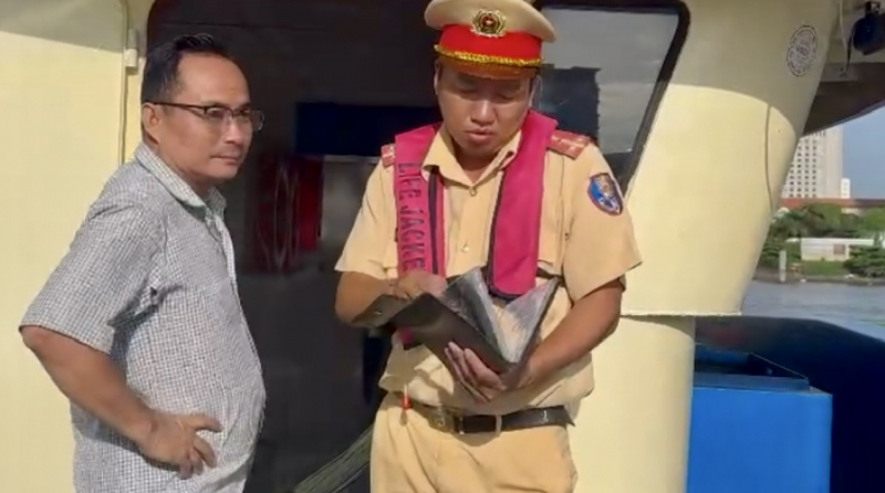 CSGT đồng loạt kiểm tra xử lý hành vi vi phạm của các phương tiện thủy nội địa -0