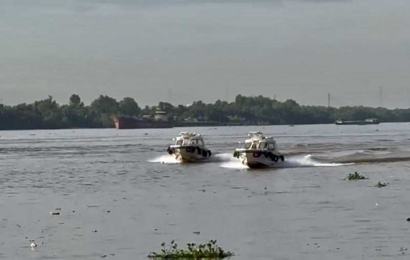 CSGT đồng loạt kiểm tra xử lý hành vi vi phạm của các phương tiện thủy nội địa -0