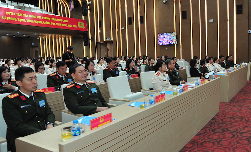 Xây dựng hình ảnh phụ nữ Cục Quản lý xuất nhập cảnh thời kỳ đổi mới -0