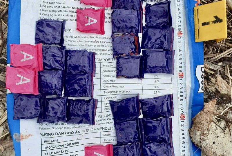 Liên tiếp phát hiện ma túy trôi dạt vào bờ biển Nam Cửa Việt -0