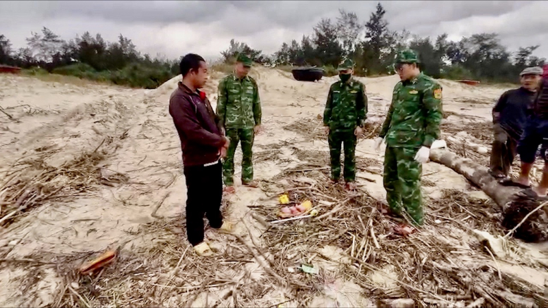 Liên tiếp phát hiện ma túy trôi dạt vào bờ biển Nam Cửa Việt -0