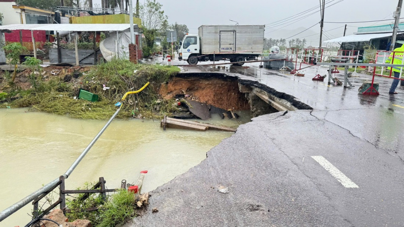 निर्माण मंत्रालय ने निर्देश दिया है कि मध्य प्रांतों में बाढ़ ऐतिहासिक स्तर से अधिक हो गई है