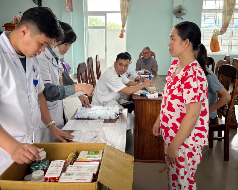 Công an tỉnh Đắk Lắk nỗ lực giúp dân vùng lũ lụt ở phía Đông -0