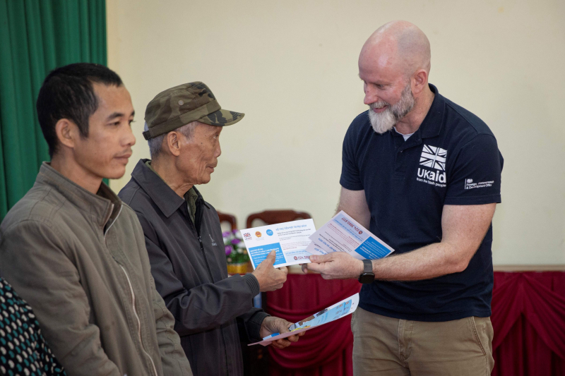 Vương quốc Anh và New Zealand tăng mức viện trợ cho Việt Nam khắc phục hậu quả bão lũ -0