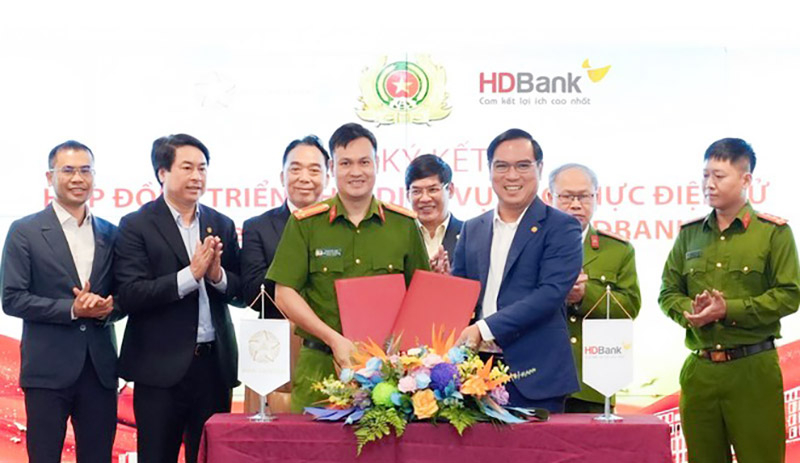 anh1-8881-785.jpg -0