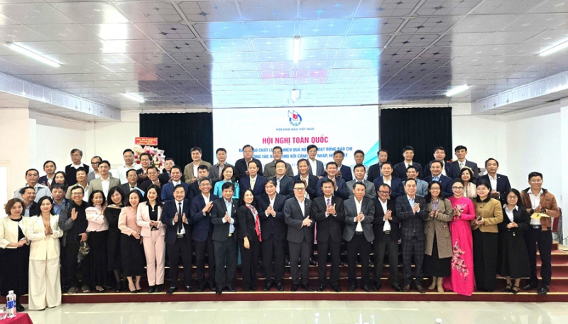 Nhà báo phải trăn trở với đề tài theo kiểu “cả trong mơ còn thức” -0