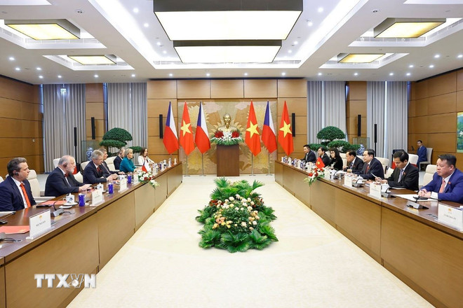 Chủ tịch Quốc hội hội đàm với Chủ tịch Thượng viện Quốc hội Cộng hòa Séc -0