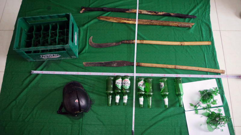 Khởi tố nhóm đối tượng dùng hung khí, vỏ chai bia thủy tinh gây rối trật tự công cộng trong đêm -0