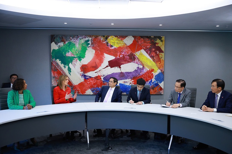 Thủ tướng thăm, làm việc tại thị trường chứng khoán lớn nhất châu Phi -1