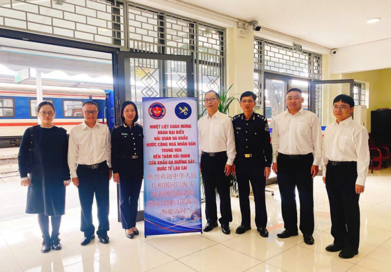 Hải quan lấy người dân, doanh nghiệp làm trung tâm phục vụ -0