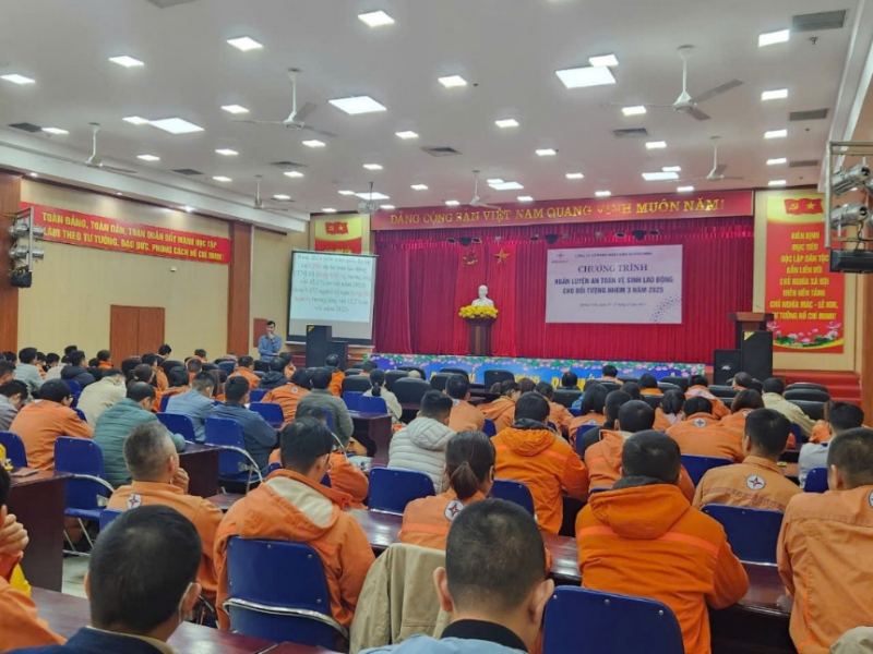 Công ty cổ phần Nhiệt điện Quảng Ninh tổ chức huấn luyện An toàn vệ sinh lao động năm 2025 -0