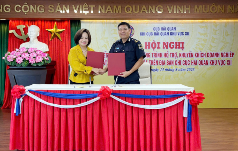 Hải quan lấy người dân, doanh nghiệp làm trung tâm phục vụ -0