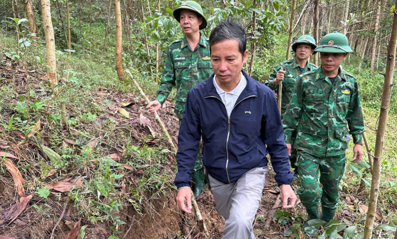 Da Nang: Tepede 3 çatlak ve çökme meydana geldi, 22 kişi acilen tahliye edildi -0