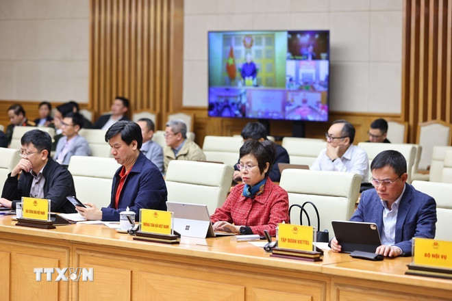 Thủ tướng: Tiếp cận ngay trong đêm nay các khu vực bị cô lập để cứu trợ -0